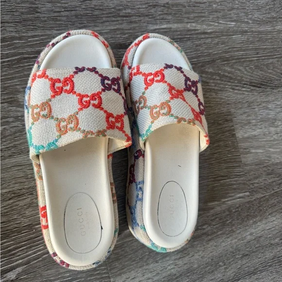 Gucci women’s GG multicolor platform slide sandals - Picture 3 of 5